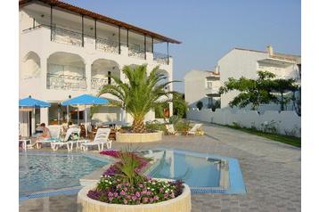Grecia Privát Foúrka, Exterior
